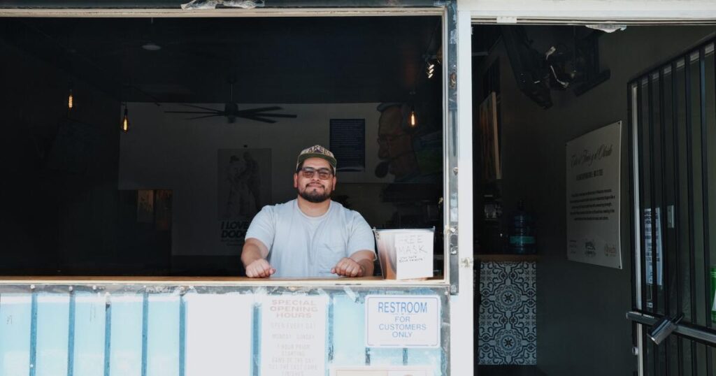 As Boyle Heights fire still burns, restaurants depend on which way the wind blows