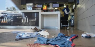 Arab attacker opens fire in central Israel, killing 1 and wounding 5
