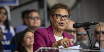 In echoes of Palisades fire, Boyle Heights fire may cost Mayor Bass politically