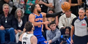Jalen Brunson scores 45 as Knicks defeat Spurs to earn their first NBA title in 53 years