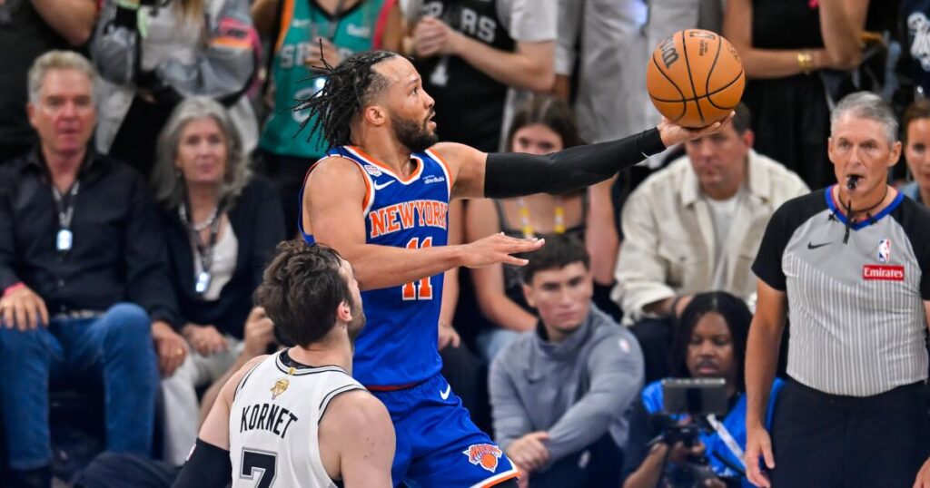 Jalen Brunson scores 45 as Knicks defeat Spurs to earn their first NBA title in 53 years