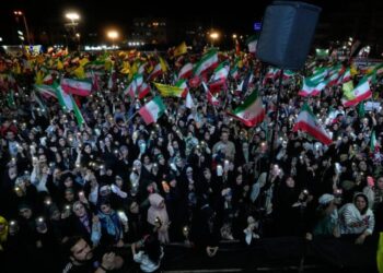 U.S. bombs Iranian military sites, then downs missiles Tehran fired at troops in Kuwait