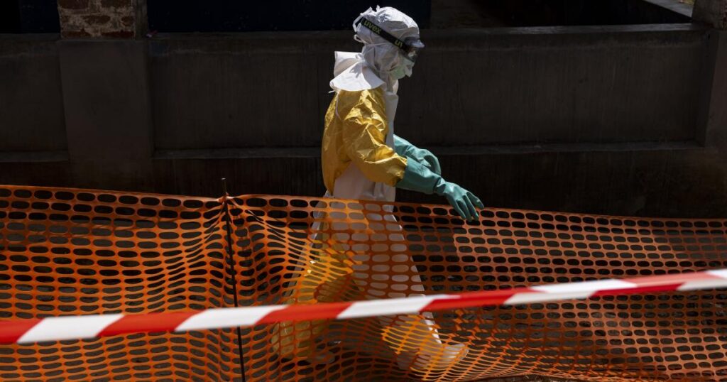 U.S. should help contain Ebola outbreak, not aggravate the crisis