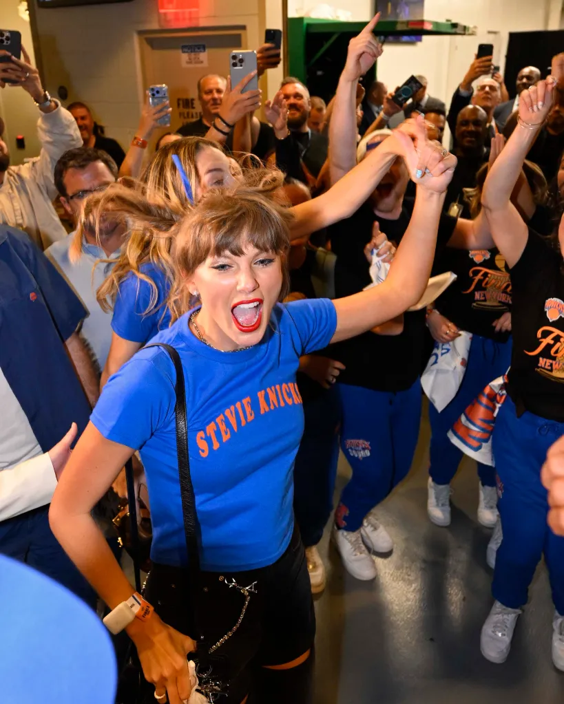 Taylor Swift in a blue