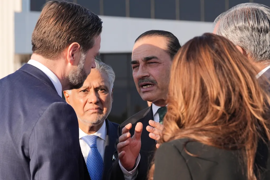 Vice President JD Vance talks with Pakistan's Chief of Defence Forces and Chief of Army Staff Field Marshall Asim Munir and Pakistani Deputy Prime Minister and Foreign Minister Mohammad Ishaq Dar.