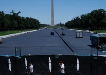 Trump thanks himself in post about his takeover of part of Lincoln Memorial