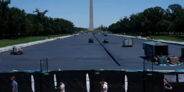 Trump thanks himself in post about his takeover of part of Lincoln Memorial