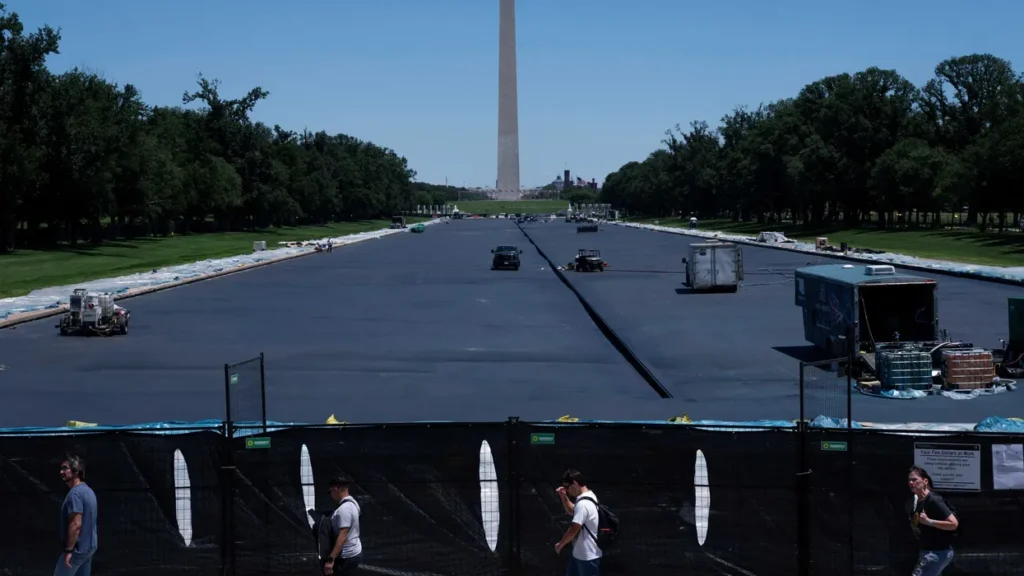 Trump thanks himself in post about his takeover of part of Lincoln Memorial