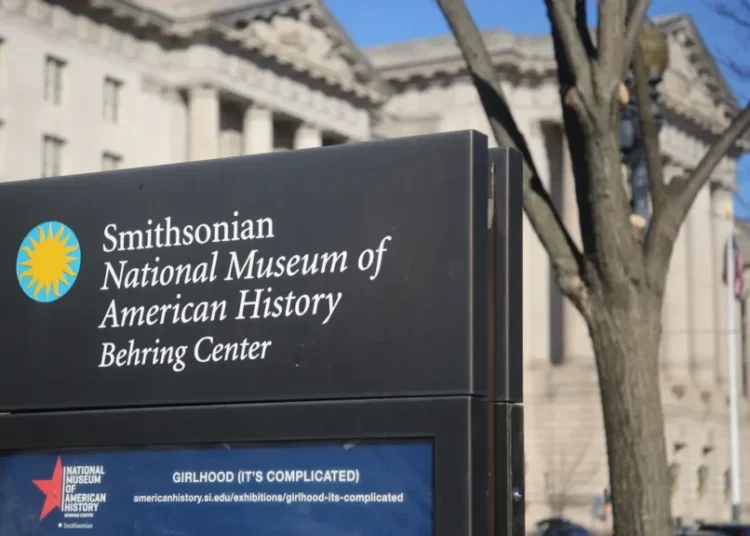 Long-time Trump ally demands the President fire all Smithsonian Institution employees
