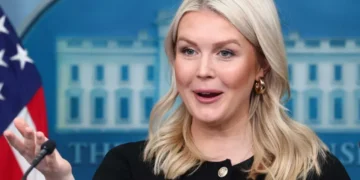 Karoline Leavitt scorched by onlookers over ‘mystery’ Reflecting Pool claim