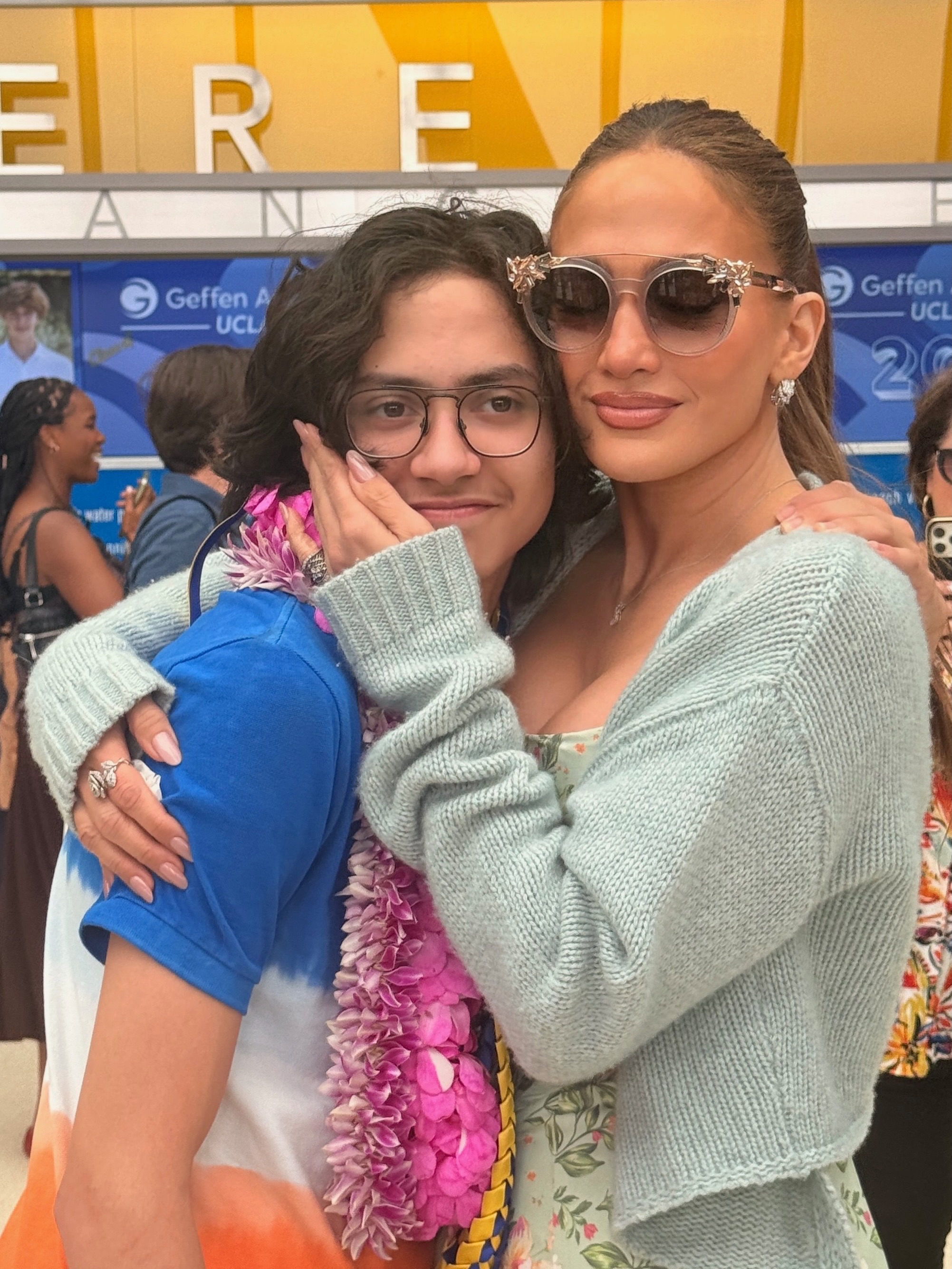 Jennifer Lopez with her child, Emme Muñiz, at their graduation.