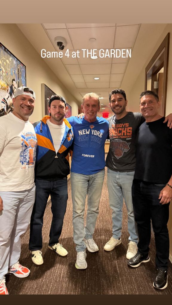 Scooter Braun with four other men at the Knicks Game 4.