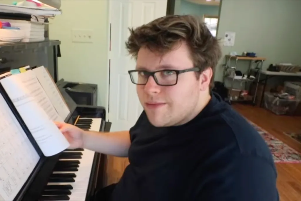 A picture of Lynch playing the piano. 