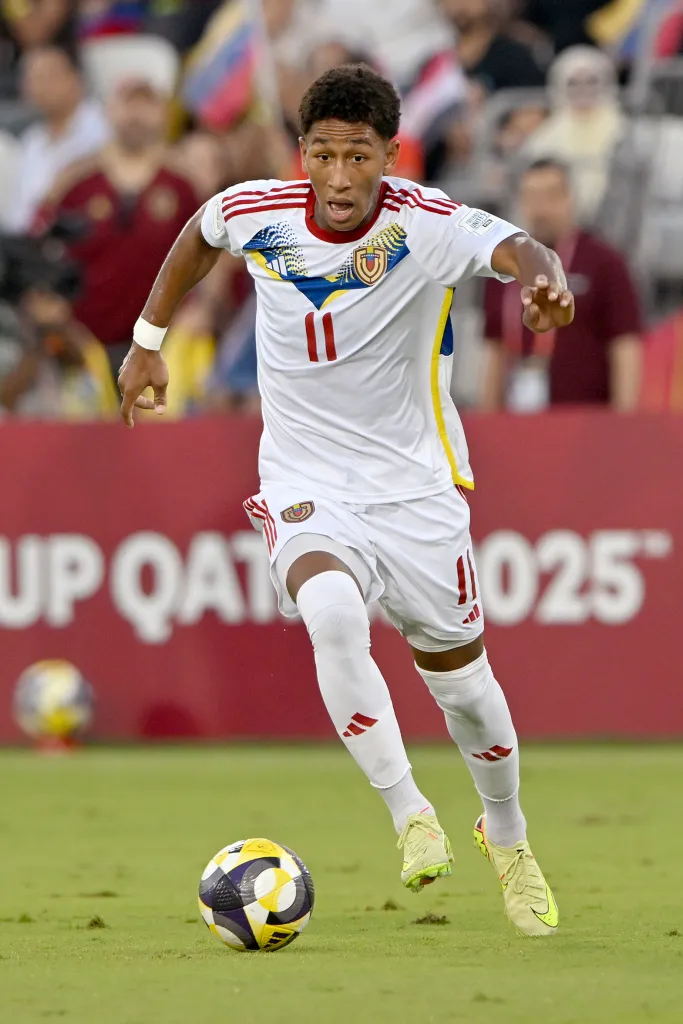 Yimvert Berroteran of Venezuela runs with the ball during the FIFA Under-17 World Cup match.