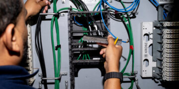 A.I. Companies Are Recruiting Electricians and Carpenters by the Thousands