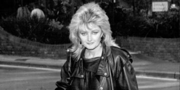 Bonnie Tyler, Who Sang ‘Total Eclipse of the Heart,’ Dies at 75