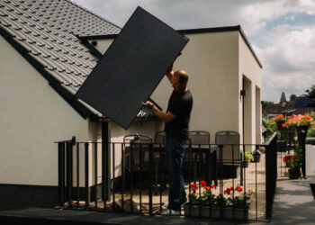 What You Need to Know About Installing Plug-In Solar Panels