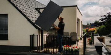 What You Need to Know About Installing Plug-In Solar Panels