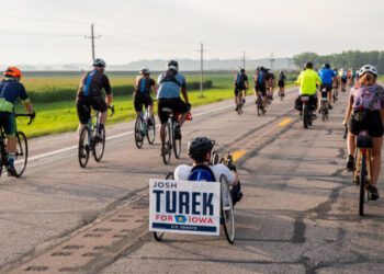 In Iowa, a Democrat’s Uphill Battle for Senate Comes With Wheels