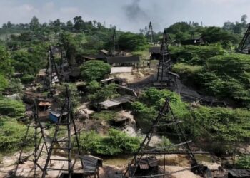 Drilling for Oil the Old-Fashioned Way in ‘Little Texas,’ Indonesia