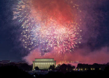 Bombs Bursting in Air Means Hours of Smoke and Confused Dogs in D.C.
