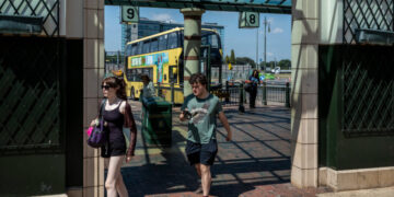 How Yellow Buses Helped Fuel the Rise of the Man Poised to Lead Britain