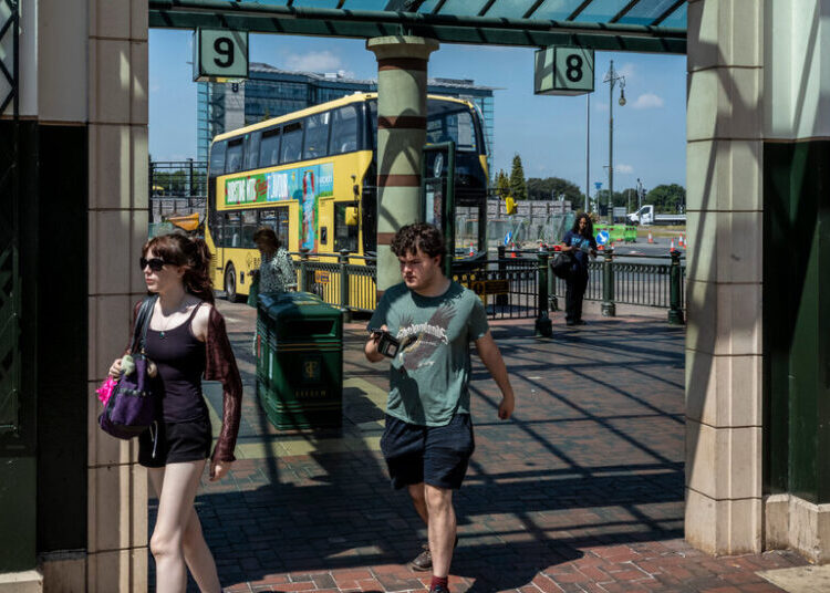 How Yellow Buses Helped Fuel the Rise of the Man Poised to Lead Britain