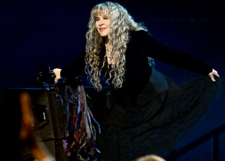 Stevie Nicks Is Expected to Perform With Taylor Swift