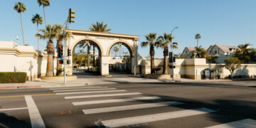States Prepare Lawsuit to Block Paramount’s Merger With Warner Bros.