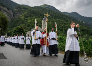 Rebel Catholics Defy Vatican’s Calls to Return to Mainstream Church