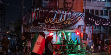 As Iran’s Patriarch Is Mourned, Glimpses of a Changing Tehran