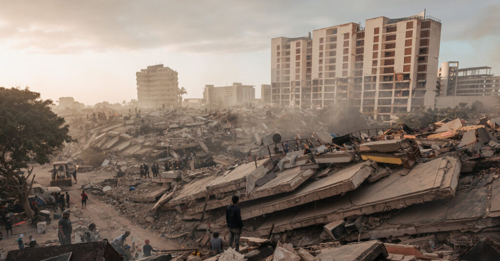 Venezuelans Warned That Public Housing Towers Might Crumble in a Quake