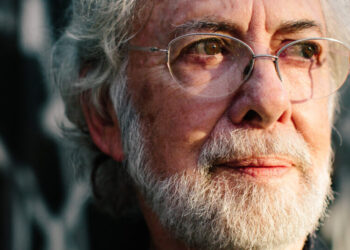 Mike Wallace, Who Wrote a Radical History of New York, Dies at 83