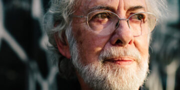 Mike Wallace, Who Wrote a Radical History of New York, Dies at 83