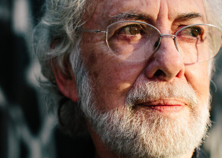 Mike Wallace, Who Wrote a Radical History of New York, Dies at 83