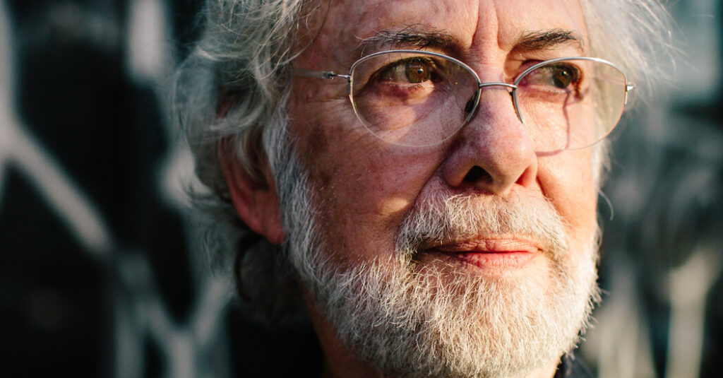 Mike Wallace, Who Wrote a Radical History of New York, Dies at 83