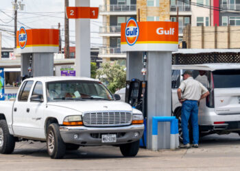 Gas Stations Gain When Oil Prices Start to Drop