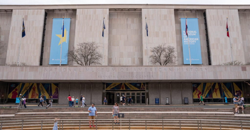 Historians Reject White House’s Criticism of Smithsonian Museum