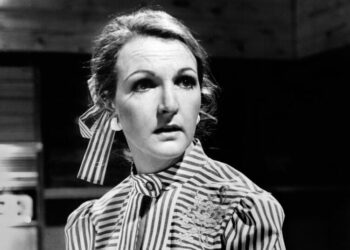 Penelope Keith, Effortlessly Posh Star of British Sitcoms, Dies at 86