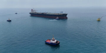 Oil Prices Jump After Renewed Strikes in Gulf Put Shipping Recovery at Risk