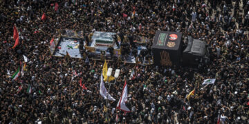 Iraqis Turn Out in Droves to Mourn Khamenei and Show Solidarity