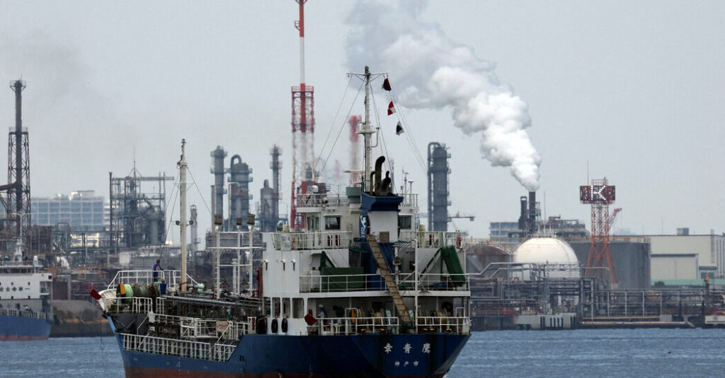 Oil Prices Rise Further After Another Round of Strikes in the Gulf