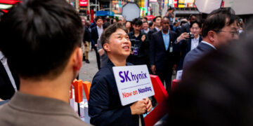 Korean Chip Maker’s Stock Rises After Huge I.P.O., Latest Sign of A.I. Demand