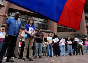 U.S. Employers Told to Dismiss Thousands of Immigrant Workers