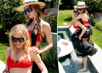 Newly single Jenny Mollen having ‘fun girl summer’ living with Alice + Olivia designer Stacey Bendet