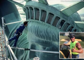 Worker in iconic photo kissing Statue of Liberty recalls death-defying perch: ‘One slip and it was over’