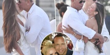 Alex Rodriguez makes out with mystery woman at star-studded party after Jaclyn Cordeiro breakup