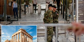 Man stabs and injures 2 tourists near the Acropolis in Athens, Greece: cops