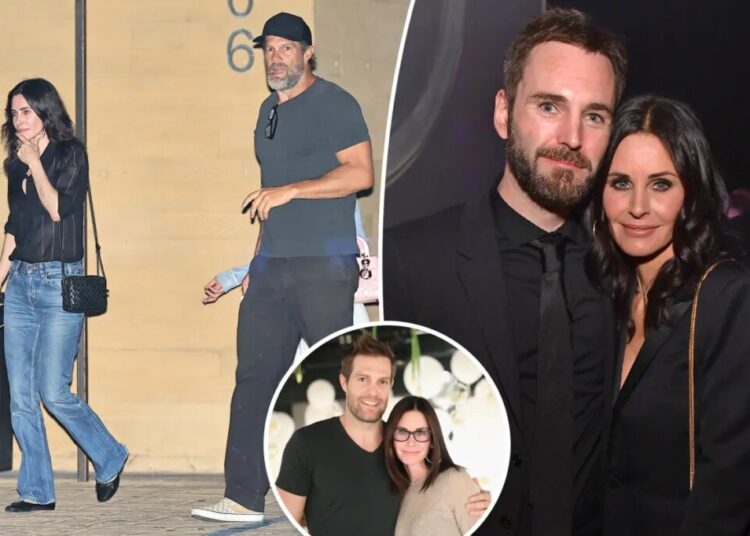 Courteney Cox grabs dinner with longtime pal 1 month after Johnny McDaid split