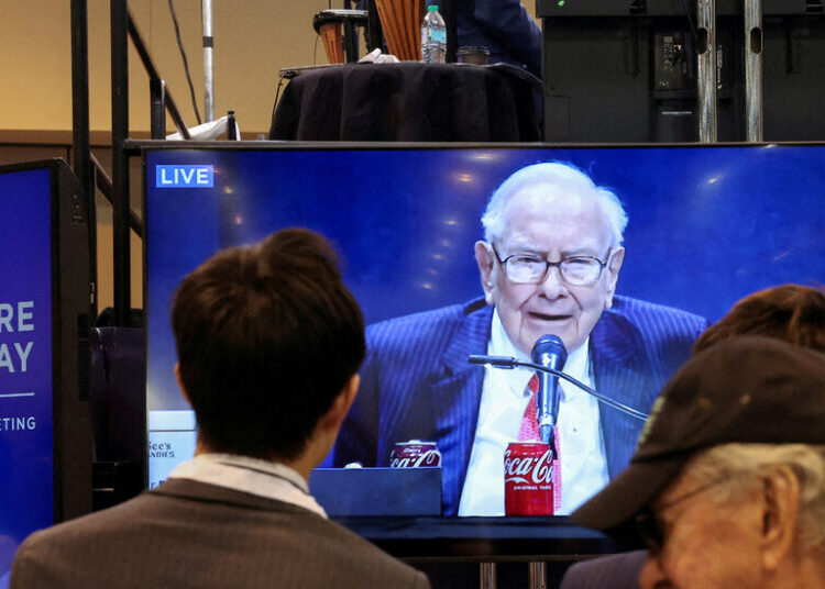 In a Change, Warren Buffett Omits His Annual Gift to the Gates Foundation